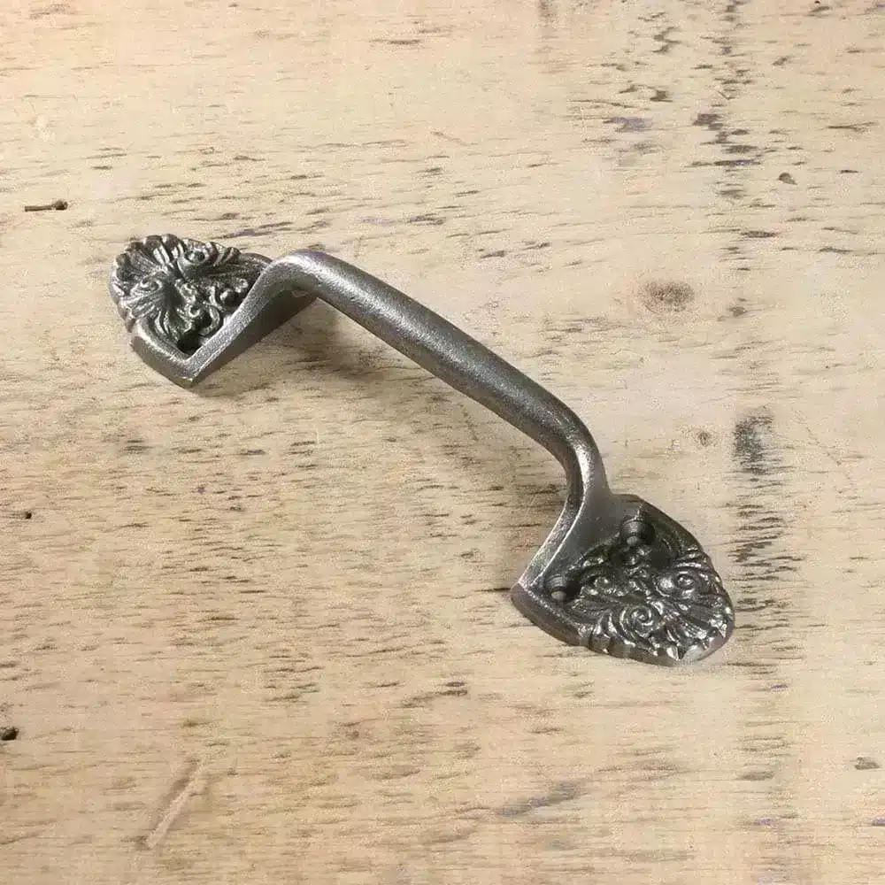 poignée de porte décentrée pour porte moustiquaire