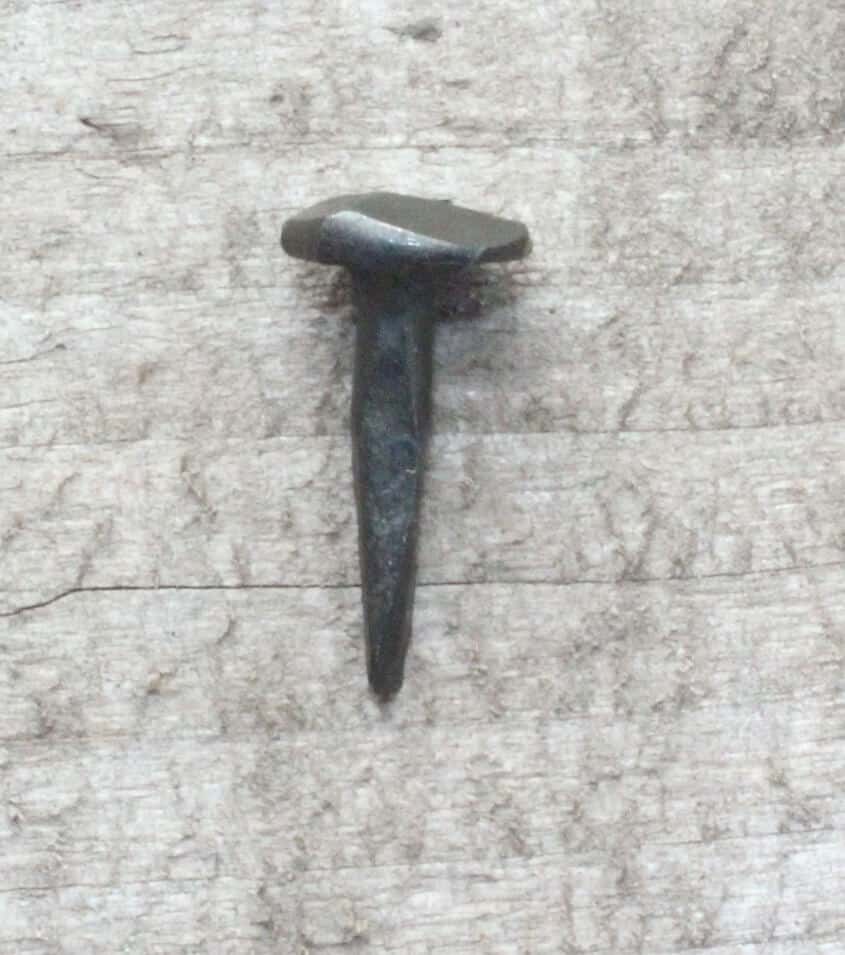 (1 lbs) Clous à tête martelé 5/8