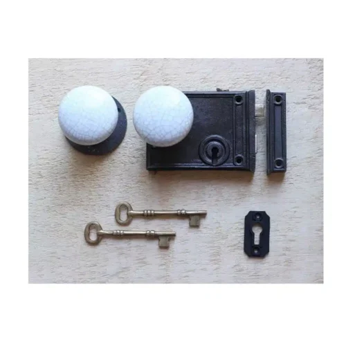 serrure de porte en fonte