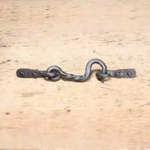 Crochet forgé de porte sur vis